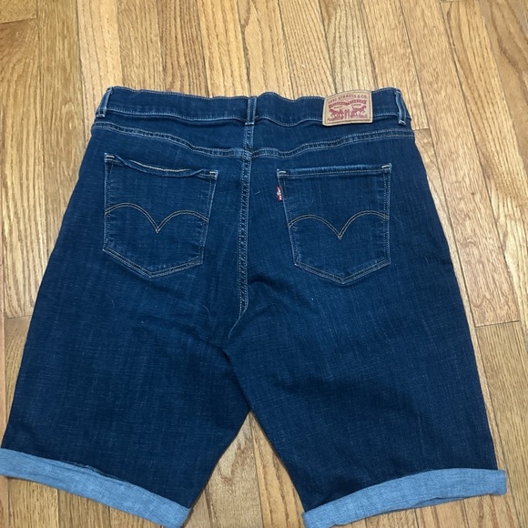 Levi's Blue Jean Shorts Classic Style Size 32 waist - Picture 2 of 4